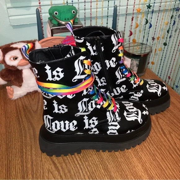NEW RARE CLUB EXX LOVE IS LOVE PRIDE RAINBOW COMBAT BOOTS - Picture 4 of 16